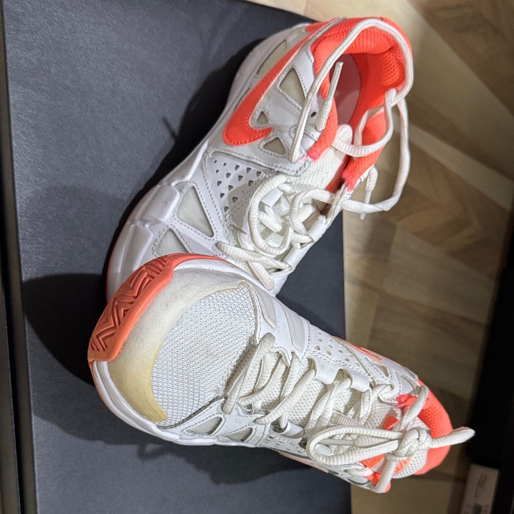 Nike White and Red Sports Sneakers